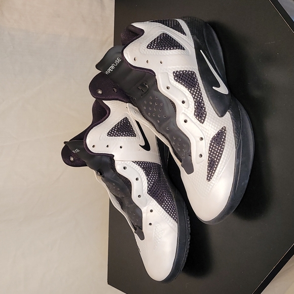 Nike 454580-110 Hyperfuse Black White Sneakers 6.5Y - Picture 1 of 10